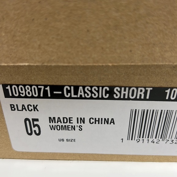 AUTH NIB UGG CLASSIC SHORT PATCHWORK FLUFF BOOT - Picture 11 of 14